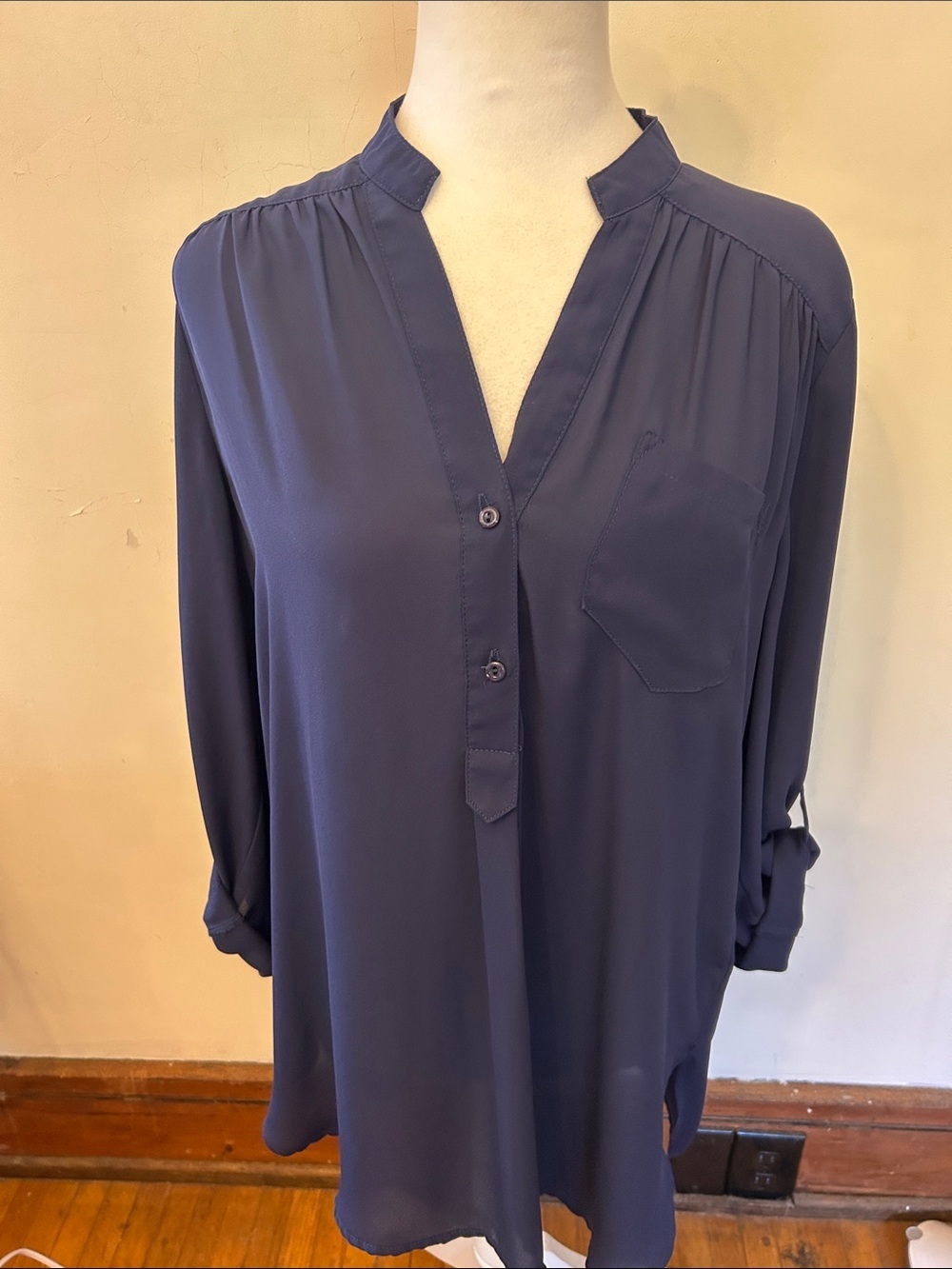 41 Hawthorn  Navy Split-Neck Button Front Rollable sleeves Blouse Size XL EUC
